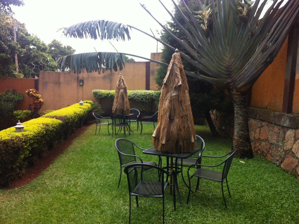 Executive Airport Hotel Entebbe Esterno foto