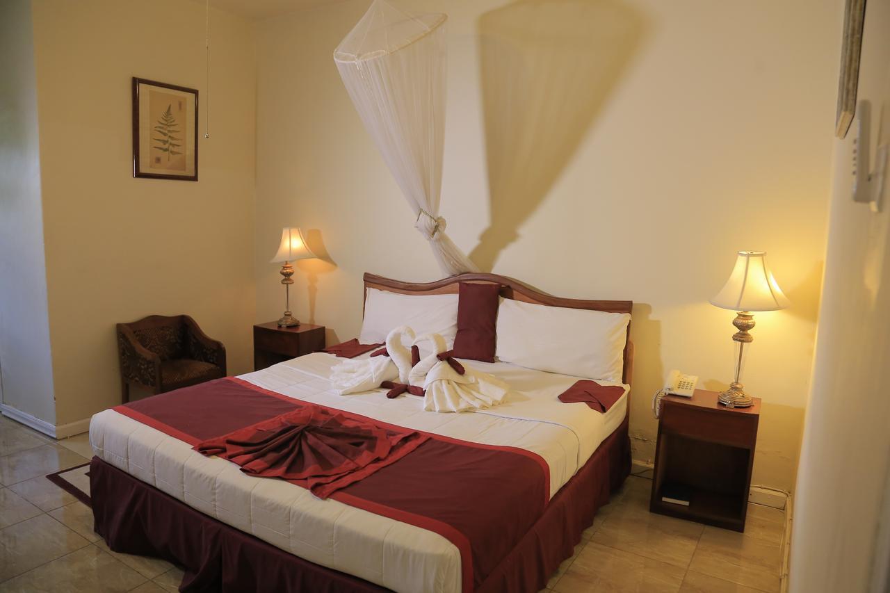 Executive Airport Hotel Entebbe Esterno foto