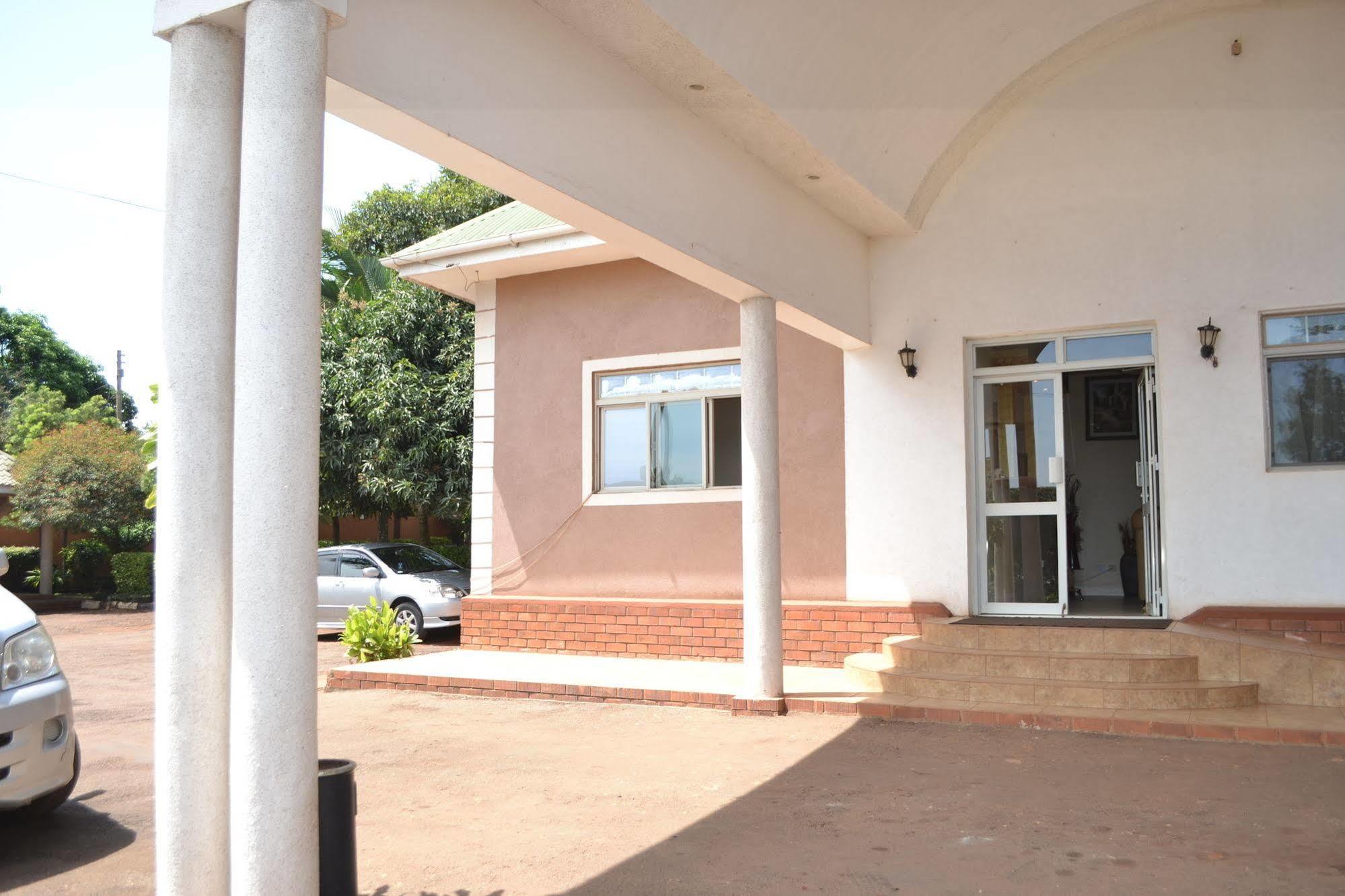 Executive Airport Hotel Entebbe Esterno foto