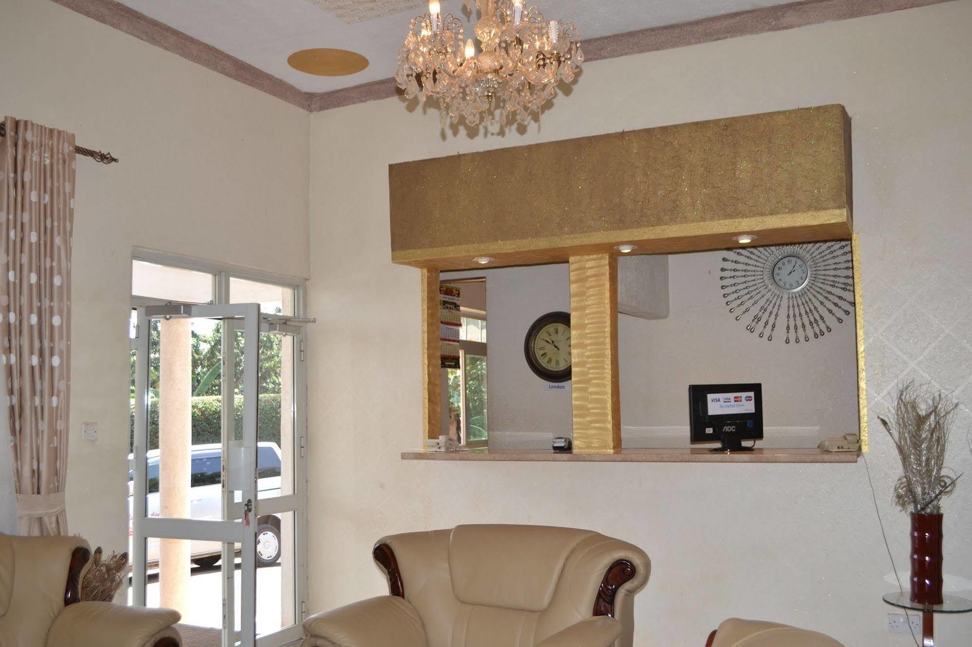 Executive Airport Hotel Entebbe Esterno foto