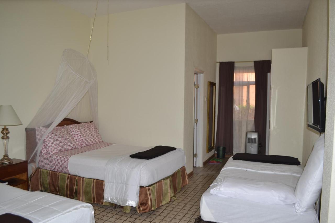 Executive Airport Hotel Entebbe Esterno foto