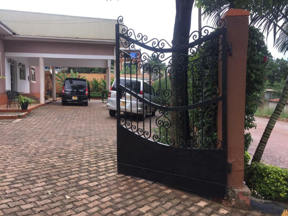 Executive Airport Hotel Entebbe Esterno foto